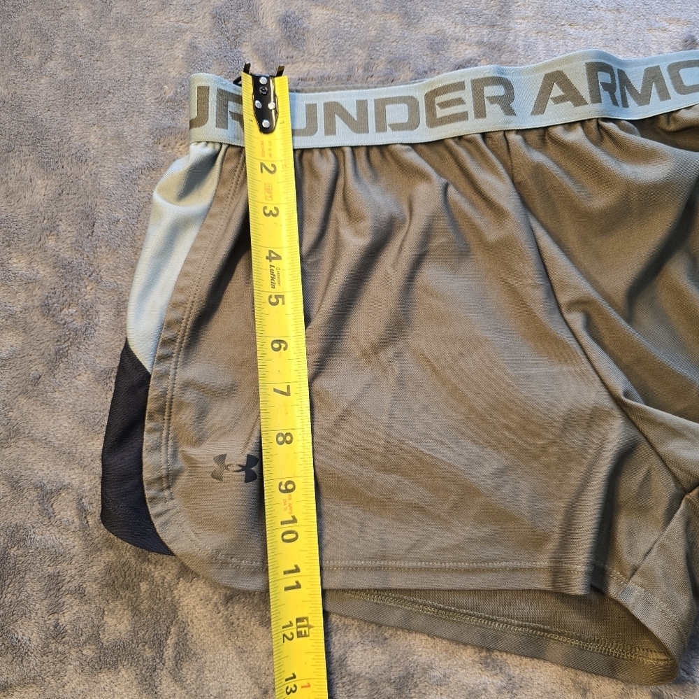 Under Armour Loose Hunter Green Shorts Size Large - Picture 8 of 11